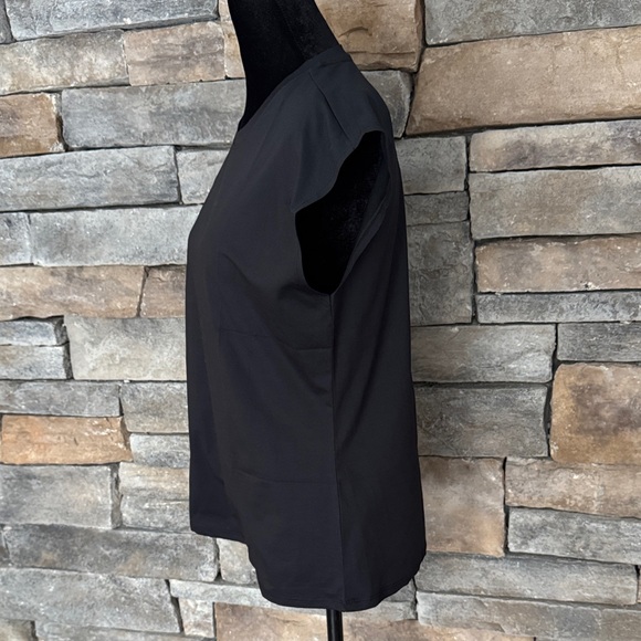 Classic Black Women's Workout Top - Picture 2 of 3